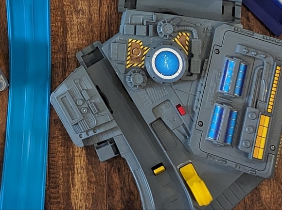 Hot wheels , multiple hot wheels tracks and accessories $700 mrsp 2 Lots - Picture 8 of 11